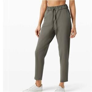 Lululemon Keep Moving Pant in Grey Sage Sz 8